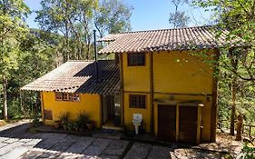 Casa com área gourmet perto do Parque Amantikir